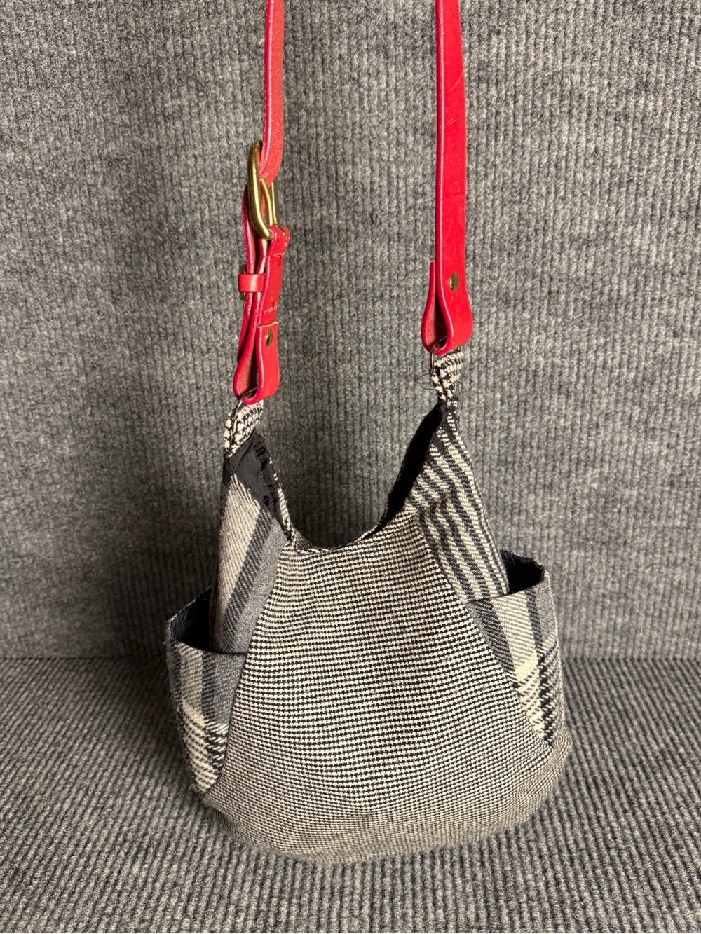 VTG Mixed Plaid & Houndstooth Wool Shoulder Bag with Vibrant Red Leather Strap - Picture 3 of 11